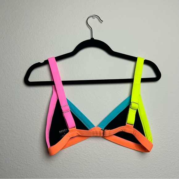 ONEONE Kameron Triangle Bikini Top Nassau - Picture 4 of 7